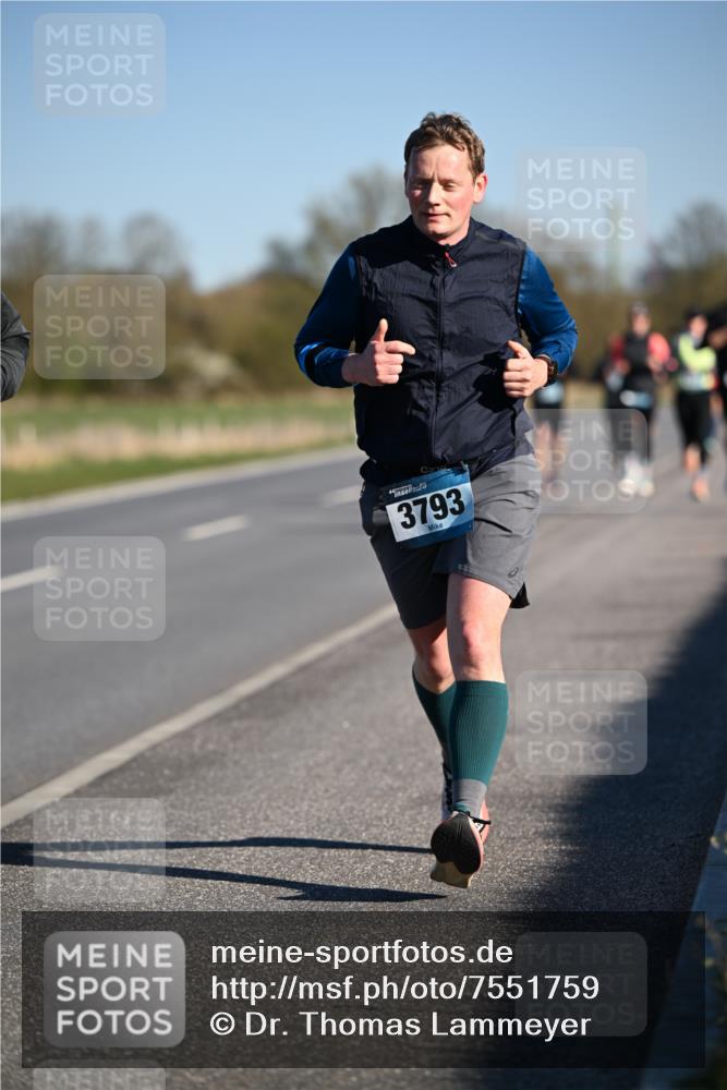 06.04.2025 - 44. Internationalen Wilhelmsburger Insellauf Dr. Thomas Lammeyer http://msf.ph/oto/7551759 06.04.2025 09:25:01 Laufen 3793 meine-sportfotos.de