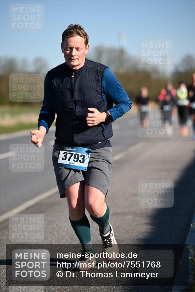 06.04.2025 - 44. Internationalen Wilhelmsburger Insellauf Dr. Thomas Lammeyer http://msf.ph/oto/7551768 06.04.2025 09:25:01 Laufen 3793 meine-sportfotos.de