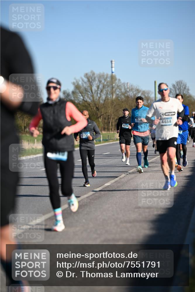 06.04.2025 - 44. Internationalen Wilhelmsburger Insellauf Dr. Thomas Lammeyer http://msf.ph/oto/7551791 06.04.2025 09:25:08 Laufen 512, 4484, 4419, 4135 meine-sportfotos.de