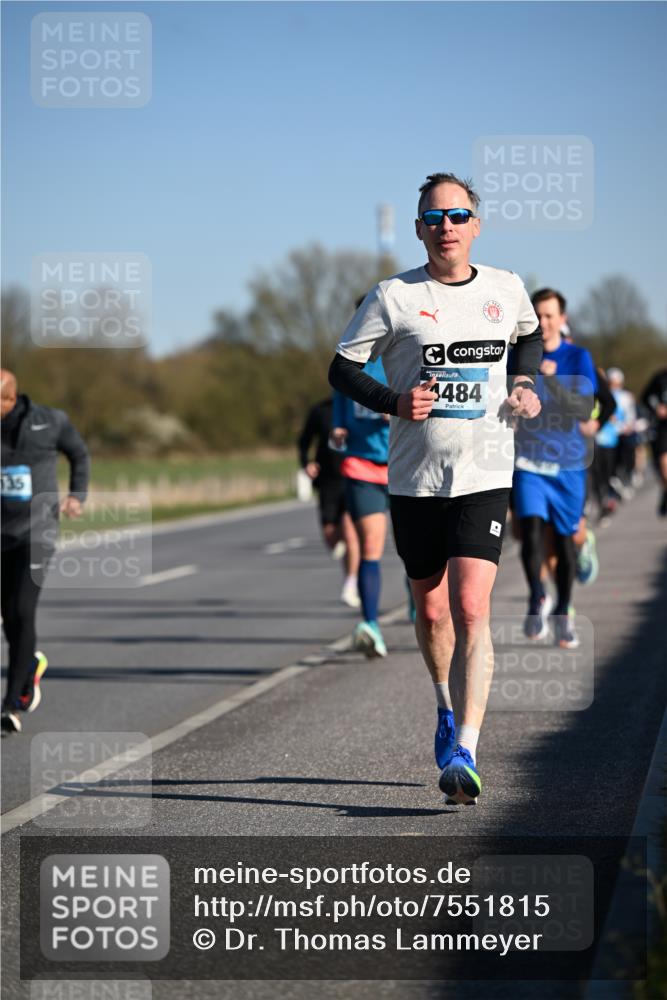 06.04.2025 - 44. Internationalen Wilhelmsburger Insellauf Dr. Thomas Lammeyer http://msf.ph/oto/7551815 06.04.2025 09:25:10 Laufen 135, 4484 meine-sportfotos.de
