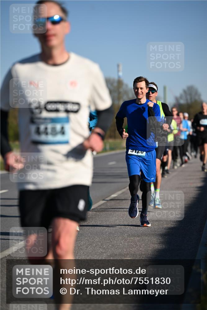 06.04.2025 - 44. Internationalen Wilhelmsburger Insellauf Dr. Thomas Lammeyer http://msf.ph/oto/7551830 06.04.2025 09:25:12 Laufen 4484 meine-sportfotos.de
