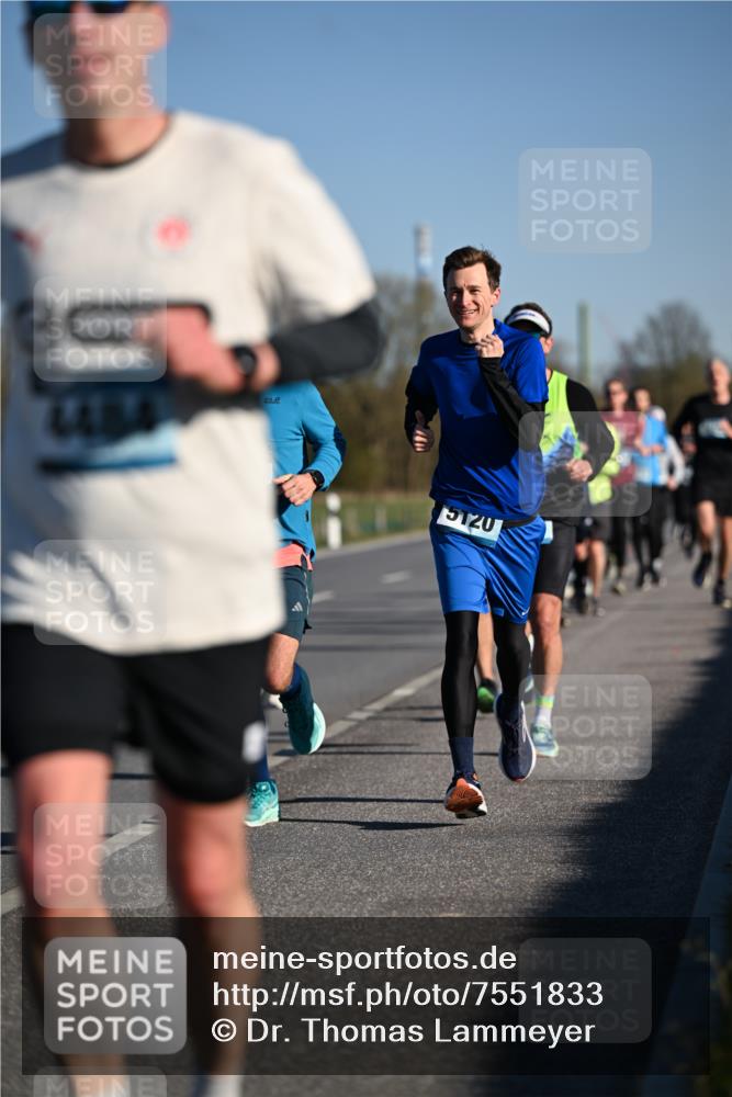 06.04.2025 - 44. Internationalen Wilhelmsburger Insellauf Dr. Thomas Lammeyer http://msf.ph/oto/7551833 06.04.2025 09:25:12 Laufen  meine-sportfotos.de