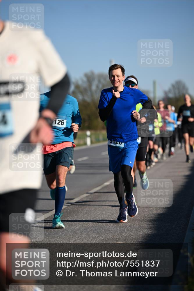 06.04.2025 - 44. Internationalen Wilhelmsburger Insellauf Dr. Thomas Lammeyer http://msf.ph/oto/7551837 06.04.2025 09:25:12 Laufen 126, 0120 meine-sportfotos.de