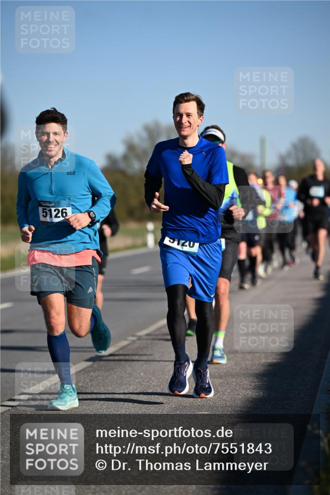 06.04.2025 - 44. Internationalen Wilhelmsburger Insellauf Dr. Thomas Lammeyer http://msf.ph/oto/7551843 06.04.2025 09:25:13 Laufen 5126, 120 meine-sportfotos.de