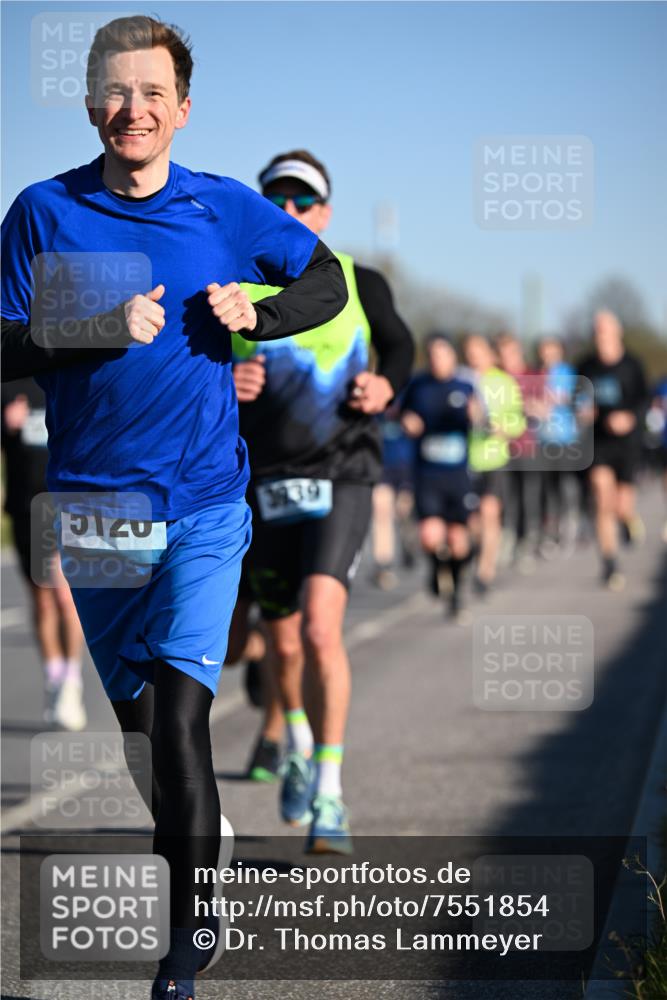 06.04.2025 - 44. Internationalen Wilhelmsburger Insellauf Dr. Thomas Lammeyer http://msf.ph/oto/7551854 06.04.2025 09:25:14 Laufen 3939 meine-sportfotos.de