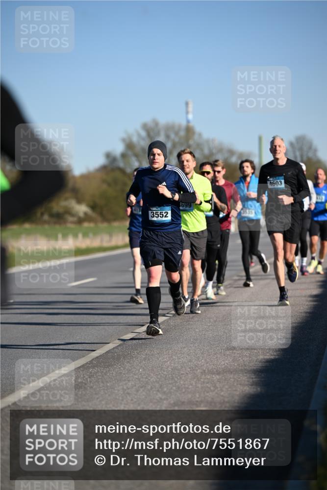06.04.2025 - 44. Internationalen Wilhelmsburger Insellauf Dr. Thomas Lammeyer http://msf.ph/oto/7551867 06.04.2025 09:25:15 Laufen 417, 3552, 699, 3535, 4603 meine-sportfotos.de
