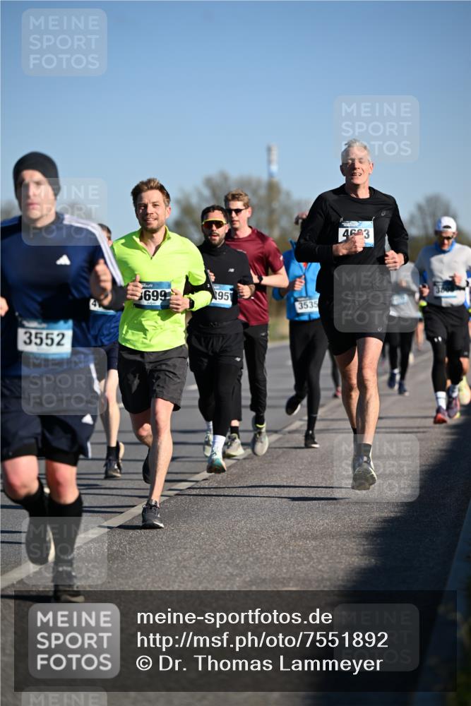 06.04.2025 - 44. Internationalen Wilhelmsburger Insellauf Dr. Thomas Lammeyer http://msf.ph/oto/7551892 06.04.2025 09:25:17 Laufen 3552, 699, 95, 3535, 463, 360 meine-sportfotos.de