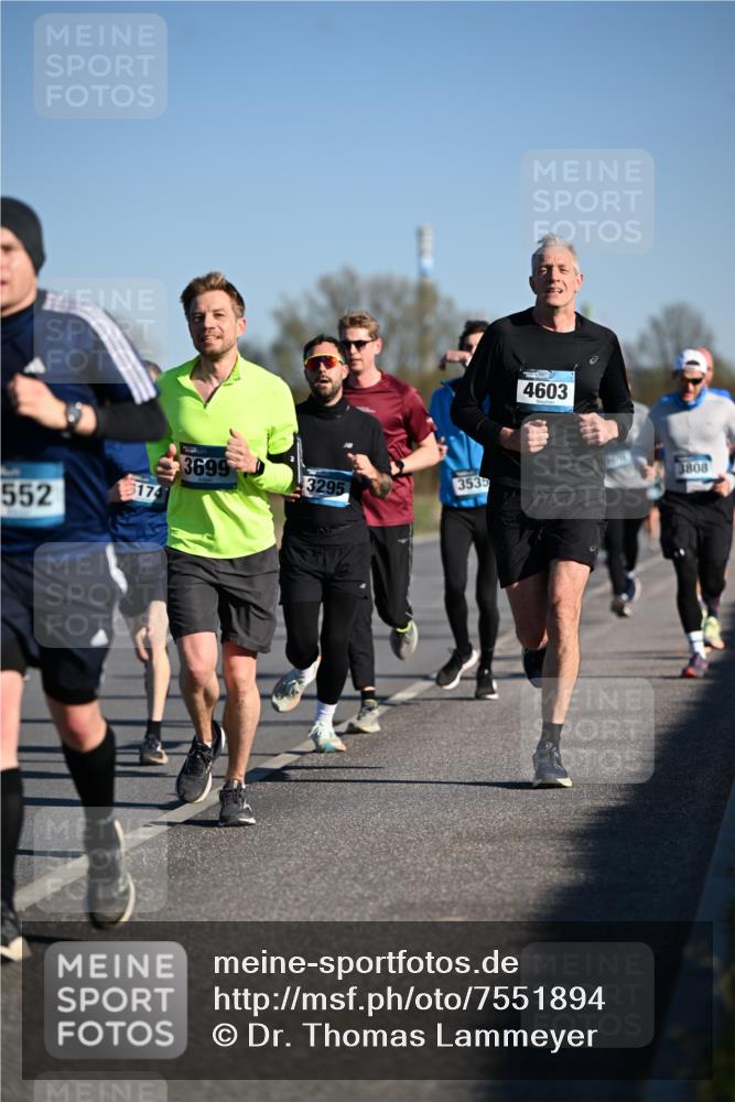 06.04.2025 - 44. Internationalen Wilhelmsburger Insellauf Dr. Thomas Lammeyer http://msf.ph/oto/7551894 06.04.2025 09:25:17 Laufen 3699, 3535, 3295, 552, 3174, 4603, 3808 meine-sportfotos.de