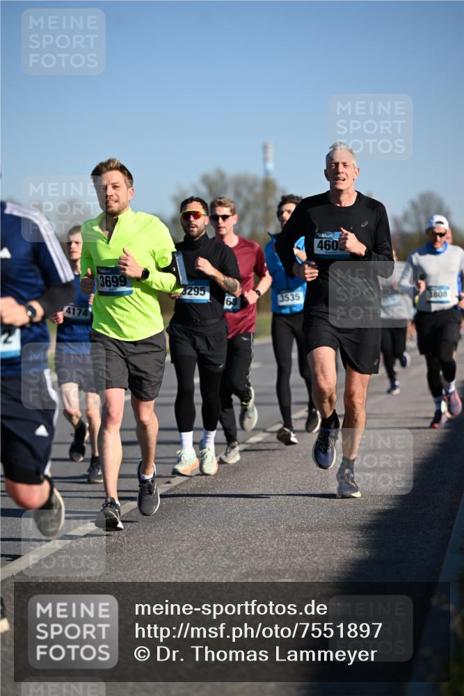 06.04.2025 - 44. Internationalen Wilhelmsburger Insellauf Dr. Thomas Lammeyer http://msf.ph/oto/7551897 06.04.2025 09:25:18 Laufen 3699, 3295, 6, 3535, 4603, 3808 meine-sportfotos.de