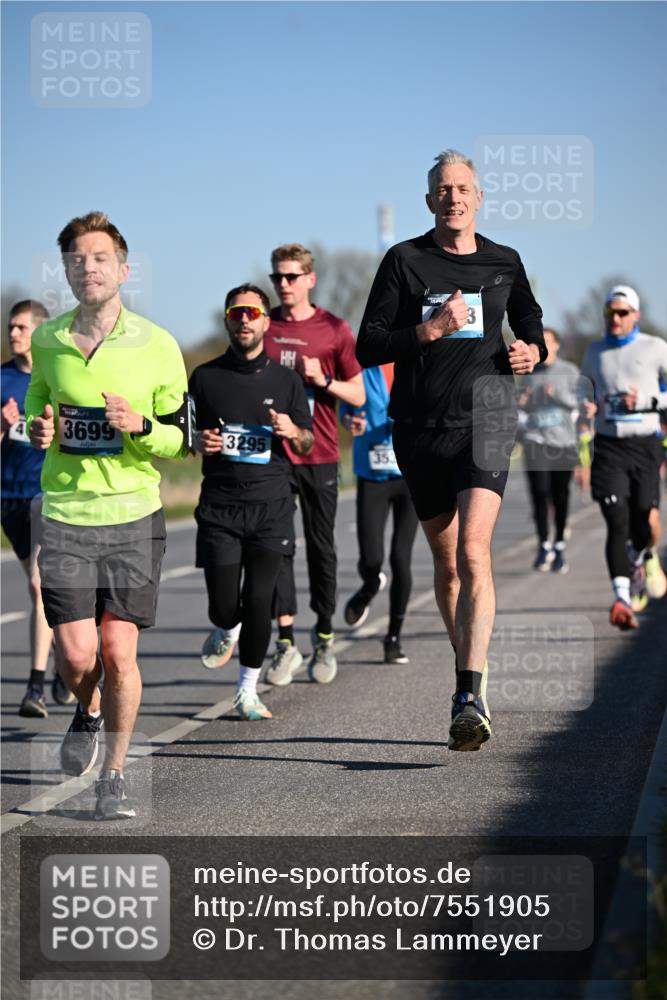 06.04.2025 - 44. Internationalen Wilhelmsburger Insellauf Dr. Thomas Lammeyer http://msf.ph/oto/7551905 06.04.2025 09:25:18 Laufen 3699, 3295, 35, 3 meine-sportfotos.de