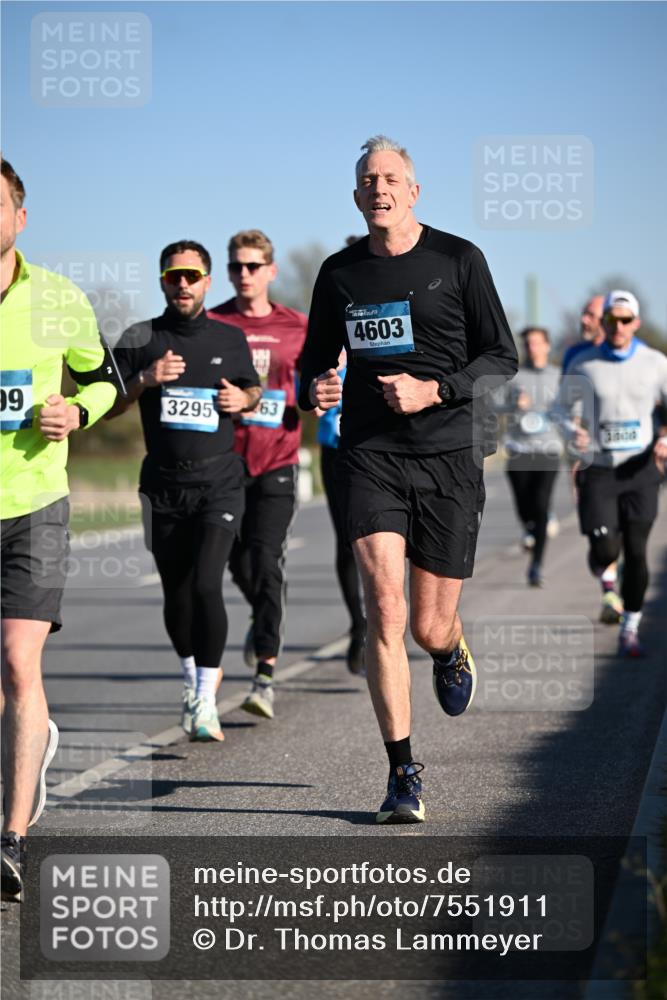 06.04.2025 - 44. Internationalen Wilhelmsburger Insellauf Dr. Thomas Lammeyer http://msf.ph/oto/7551911 06.04.2025 09:25:19 Laufen 4603, 99, 3295, 63, 3000 meine-sportfotos.de