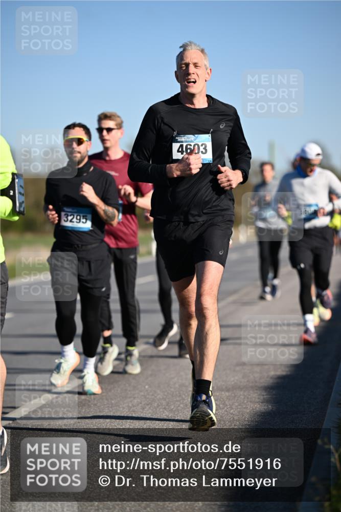 06.04.2025 - 44. Internationalen Wilhelmsburger Insellauf Dr. Thomas Lammeyer http://msf.ph/oto/7551916 06.04.2025 09:25:19 Laufen 3295, 4603 meine-sportfotos.de