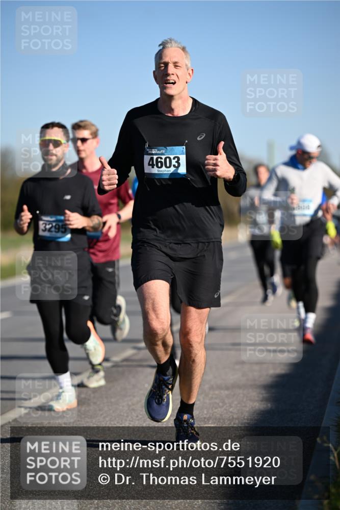 06.04.2025 - 44. Internationalen Wilhelmsburger Insellauf Dr. Thomas Lammeyer http://msf.ph/oto/7551920 06.04.2025 09:25:19 Laufen 3295, 4603 meine-sportfotos.de