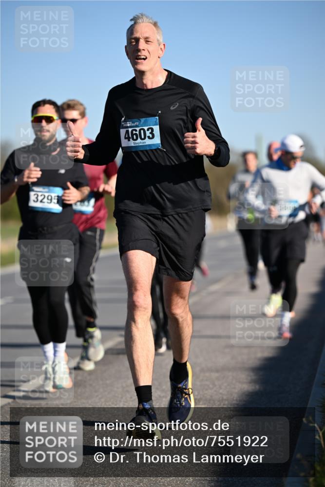 06.04.2025 - 44. Internationalen Wilhelmsburger Insellauf Dr. Thomas Lammeyer http://msf.ph/oto/7551922 06.04.2025 09:25:19 Laufen 3295, 4603 meine-sportfotos.de