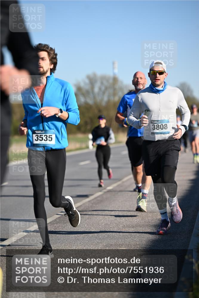 06.04.2025 - 44. Internationalen Wilhelmsburger Insellauf Dr. Thomas Lammeyer http://msf.ph/oto/7551936 06.04.2025 09:25:21 Laufen 3535, 3808 meine-sportfotos.de