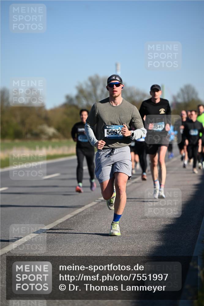 06.04.2025 - 44. Internationalen Wilhelmsburger Insellauf Dr. Thomas Lammeyer http://msf.ph/oto/7551997 06.04.2025 09:25:27 Laufen 5092, 3545 meine-sportfotos.de