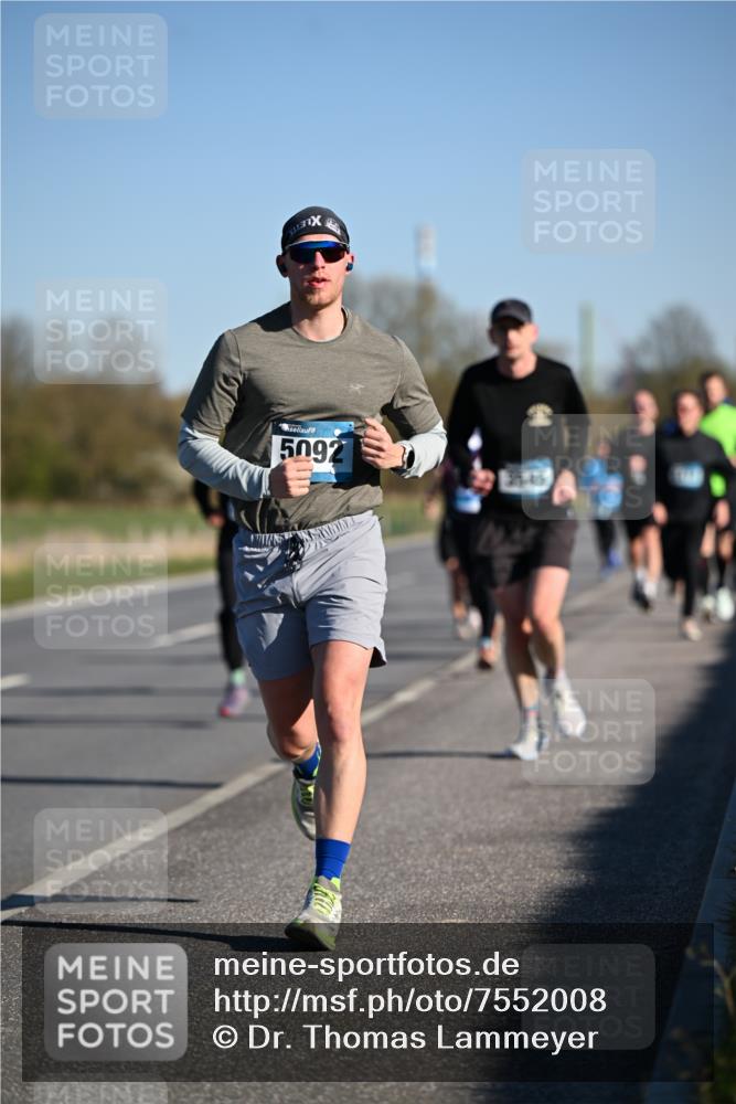 06.04.2025 - 44. Internationalen Wilhelmsburger Insellauf Dr. Thomas Lammeyer http://msf.ph/oto/7552008 06.04.2025 09:25:27 Laufen 5092, 25, 45 meine-sportfotos.de