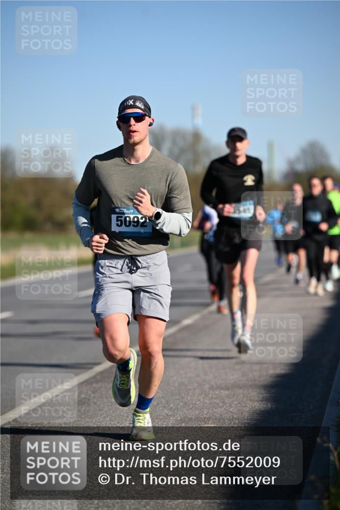 06.04.2025 - 44. Internationalen Wilhelmsburger Insellauf Dr. Thomas Lammeyer http://msf.ph/oto/7552009 06.04.2025 09:25:27 Laufen 5092, 30 meine-sportfotos.de