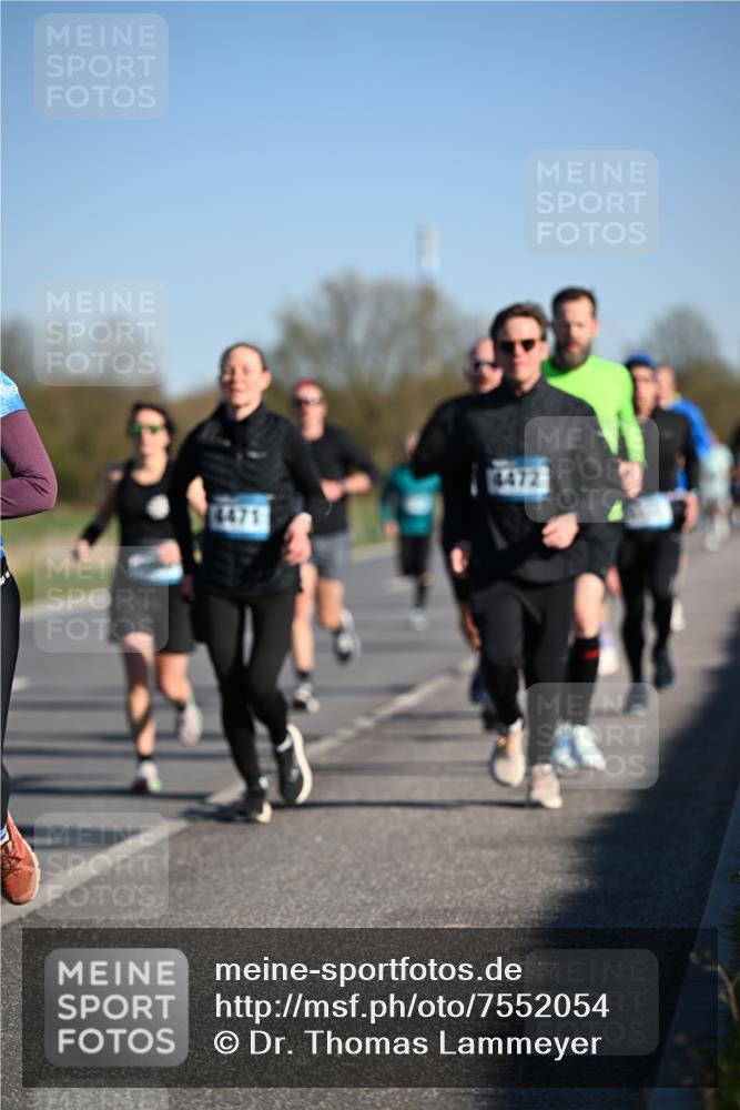 06.04.2025 - 44. Internationalen Wilhelmsburger Insellauf Dr. Thomas Lammeyer http://msf.ph/oto/7552054 06.04.2025 09:25:32 Laufen 447, 4472 meine-sportfotos.de