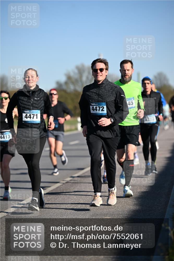 06.04.2025 - 44. Internationalen Wilhelmsburger Insellauf Dr. Thomas Lammeyer http://msf.ph/oto/7552061 06.04.2025 09:25:32 Laufen 4413, 4471, 45, 4472, 4373 meine-sportfotos.de
