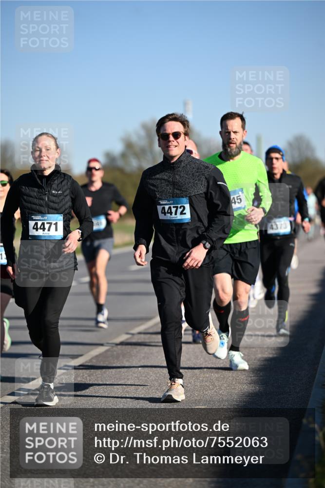 06.04.2025 - 44. Internationalen Wilhelmsburger Insellauf Dr. Thomas Lammeyer http://msf.ph/oto/7552063 06.04.2025 09:25:32 Laufen 4471, 4472, 45, 4373 meine-sportfotos.de