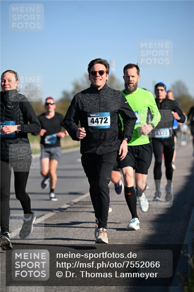 06.04.2025 - 44. Internationalen Wilhelmsburger Insellauf Dr. Thomas Lammeyer http://msf.ph/oto/7552066 06.04.2025 09:25:33 Laufen 4472, 4373 meine-sportfotos.de