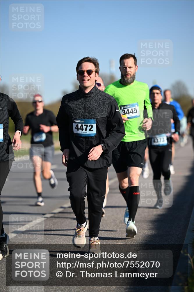 06.04.2025 - 44. Internationalen Wilhelmsburger Insellauf Dr. Thomas Lammeyer http://msf.ph/oto/7552070 06.04.2025 09:25:33 Laufen 4472, 3445, 4373 meine-sportfotos.de