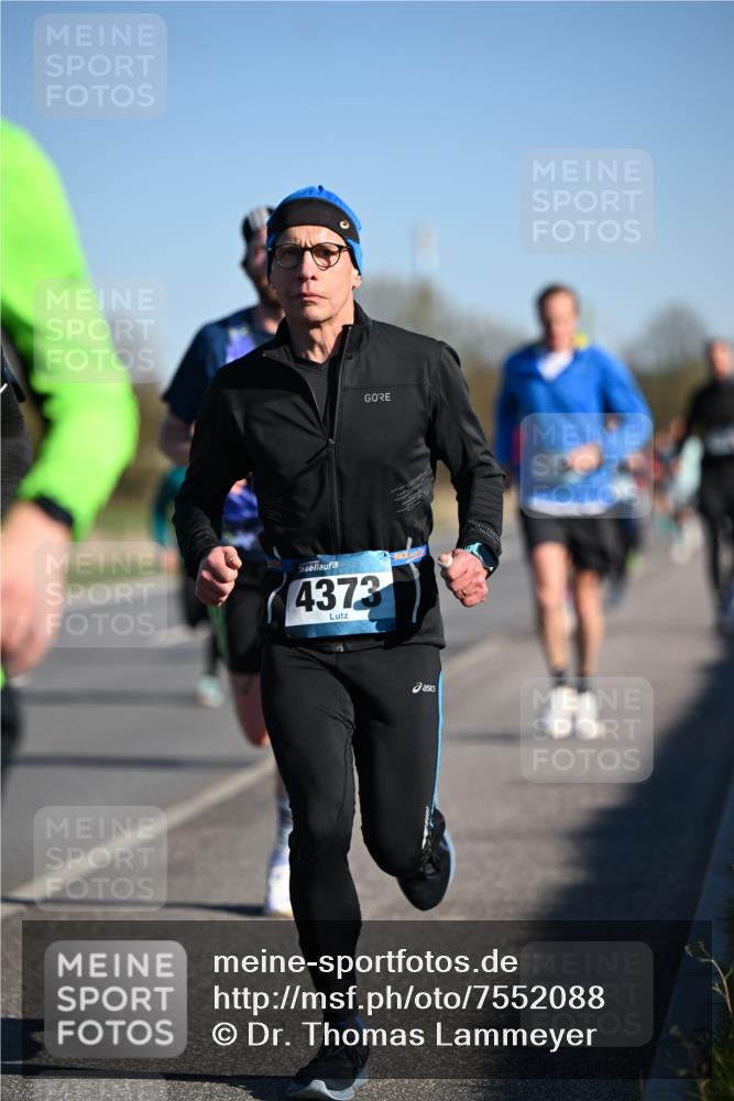 06.04.2025 - 44. Internationalen Wilhelmsburger Insellauf Dr. Thomas Lammeyer http://msf.ph/oto/7552088 06.04.2025 09:25:35 Laufen 4373 meine-sportfotos.de