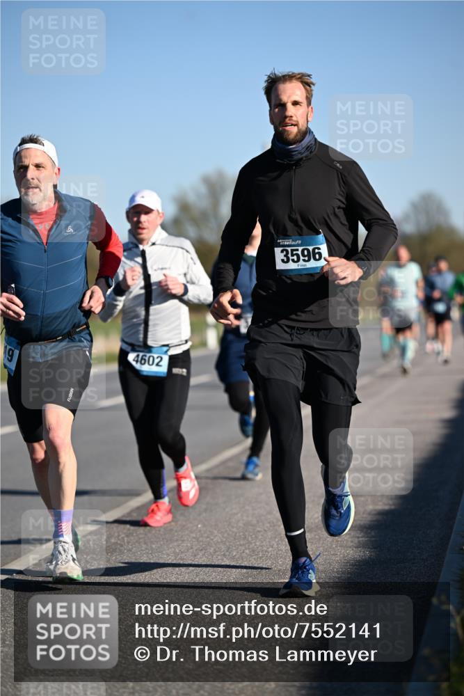06.04.2025 - 44. Internationalen Wilhelmsburger Insellauf Dr. Thomas Lammeyer http://msf.ph/oto/7552141 06.04.2025 09:25:40 Laufen 19, 4602, 3596 meine-sportfotos.de