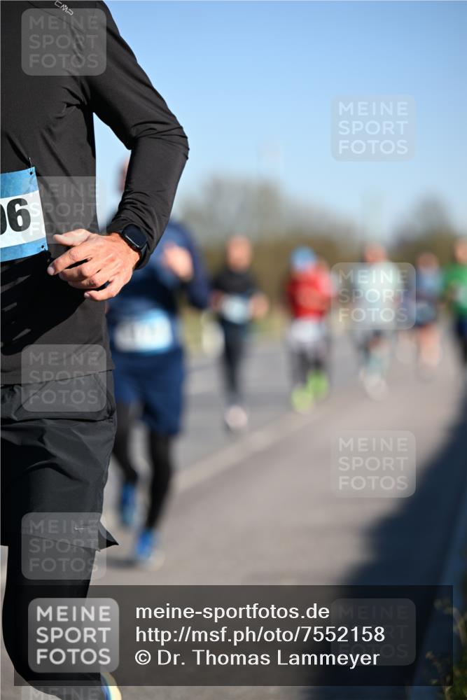 06.04.2025 - 44. Internationalen Wilhelmsburger Insellauf Dr. Thomas Lammeyer http://msf.ph/oto/7552158 06.04.2025 09:25:42 Laufen 16 meine-sportfotos.de