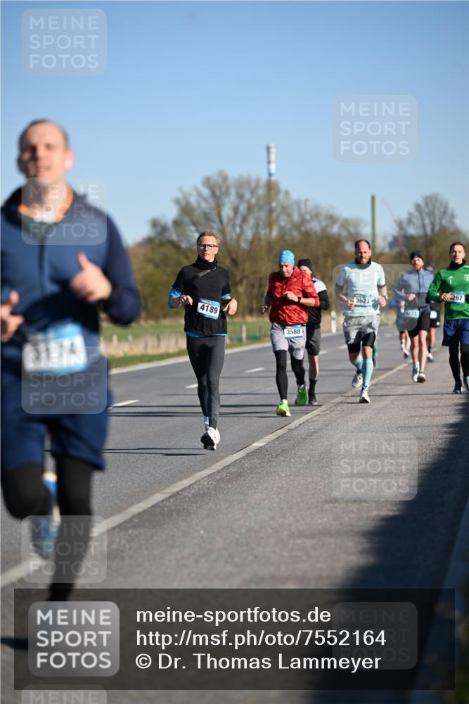 06.04.2025 - 44. Internationalen Wilhelmsburger Insellauf Dr. Thomas Lammeyer http://msf.ph/oto/7552164 06.04.2025 09:25:42 Laufen 3174, 4189, 3588, 3623, 271, 267 meine-sportfotos.de