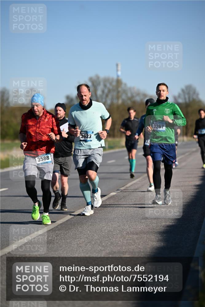 06.04.2025 - 44. Internationalen Wilhelmsburger Insellauf Dr. Thomas Lammeyer http://msf.ph/oto/7552194 06.04.2025 09:25:47 Laufen 3588, 3623, 3267 meine-sportfotos.de