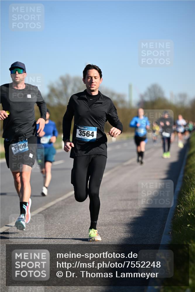 06.04.2025 - 44. Internationalen Wilhelmsburger Insellauf Dr. Thomas Lammeyer http://msf.ph/oto/7552248 06.04.2025 09:25:53 Laufen 3909, 3564 meine-sportfotos.de