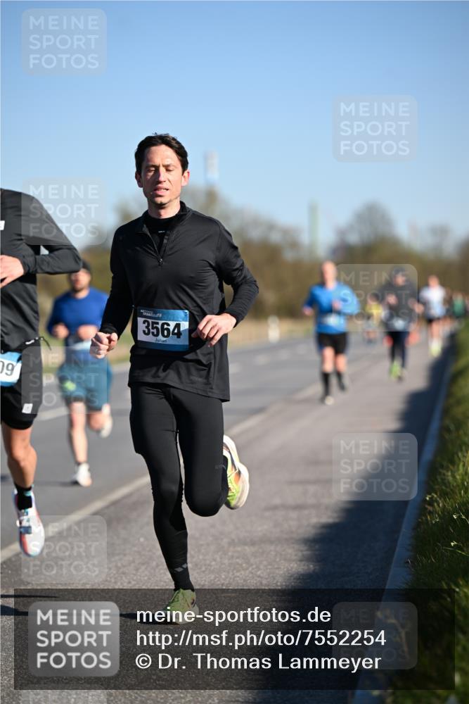 06.04.2025 - 44. Internationalen Wilhelmsburger Insellauf Dr. Thomas Lammeyer http://msf.ph/oto/7552254 06.04.2025 09:25:54 Laufen 09, 3564 meine-sportfotos.de