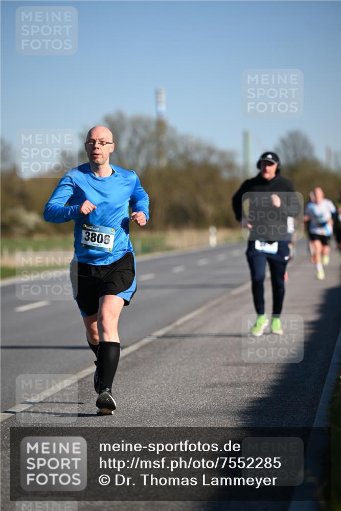 06.04.2025 - 44. Internationalen Wilhelmsburger Insellauf Dr. Thomas Lammeyer http://msf.ph/oto/7552285 06.04.2025 09:25:59 Laufen 3806 meine-sportfotos.de