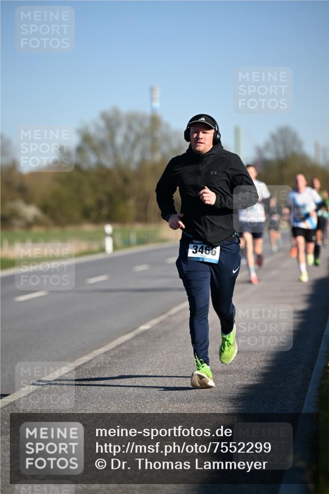 06.04.2025 - 44. Internationalen Wilhelmsburger Insellauf Dr. Thomas Lammeyer http://msf.ph/oto/7552299 06.04.2025 09:26:02 Laufen 3466 meine-sportfotos.de