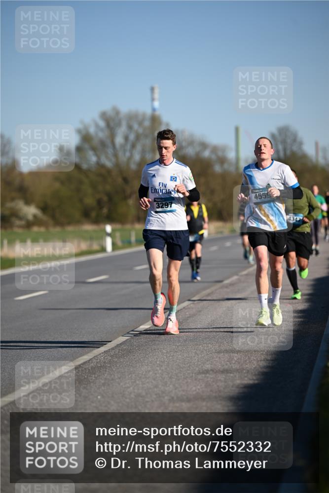 06.04.2025 - 44. Internationalen Wilhelmsburger Insellauf Dr. Thomas Lammeyer http://msf.ph/oto/7552332 06.04.2025 09:26:06 Laufen 3297, 4559, 4342 meine-sportfotos.de
