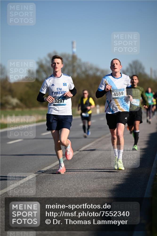 06.04.2025 - 44. Internationalen Wilhelmsburger Insellauf Dr. Thomas Lammeyer http://msf.ph/oto/7552340 06.04.2025 09:26:07 Laufen 4559, 3297, 4347 meine-sportfotos.de