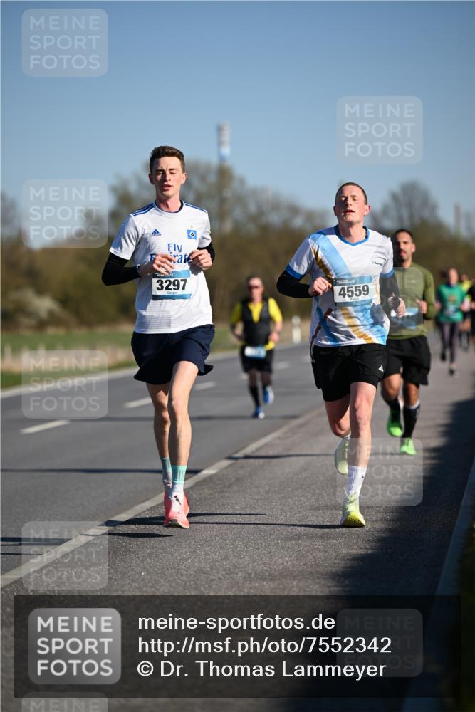 06.04.2025 - 44. Internationalen Wilhelmsburger Insellauf Dr. Thomas Lammeyer http://msf.ph/oto/7552342 06.04.2025 09:26:07 Laufen 3297, 4559 meine-sportfotos.de
