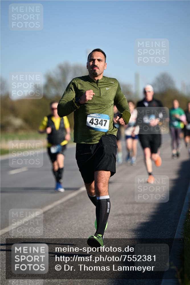 06.04.2025 - 44. Internationalen Wilhelmsburger Insellauf Dr. Thomas Lammeyer http://msf.ph/oto/7552381 06.04.2025 09:26:11 Laufen 4347 meine-sportfotos.de