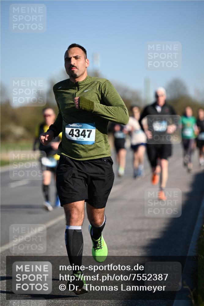 06.04.2025 - 44. Internationalen Wilhelmsburger Insellauf Dr. Thomas Lammeyer http://msf.ph/oto/7552387 06.04.2025 09:26:11 Laufen 4347 meine-sportfotos.de