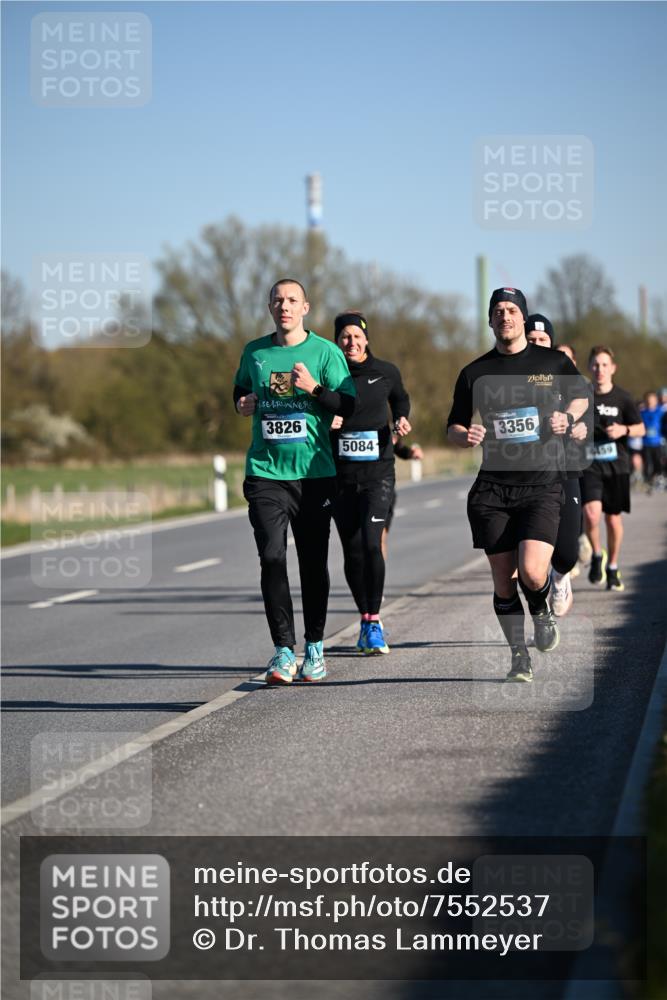 06.04.2025 - 44. Internationalen Wilhelmsburger Insellauf Dr. Thomas Lammeyer http://msf.ph/oto/7552537 06.04.2025 09:26:28 Laufen 3826, 3356, 5084, 4459 meine-sportfotos.de