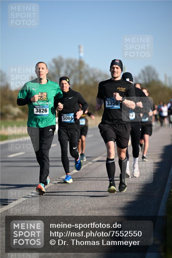 06.04.2025 - 44. Internationalen Wilhelmsburger Insellauf Dr. Thomas Lammeyer http://msf.ph/oto/7552550 06.04.2025 09:26:29 Laufen 3826, 5084, 3356, 67 meine-sportfotos.de