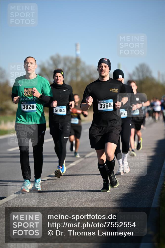 06.04.2025 - 44. Internationalen Wilhelmsburger Insellauf Dr. Thomas Lammeyer http://msf.ph/oto/7552554 06.04.2025 09:26:29 Laufen 3826, 5084, 3356, 67 meine-sportfotos.de