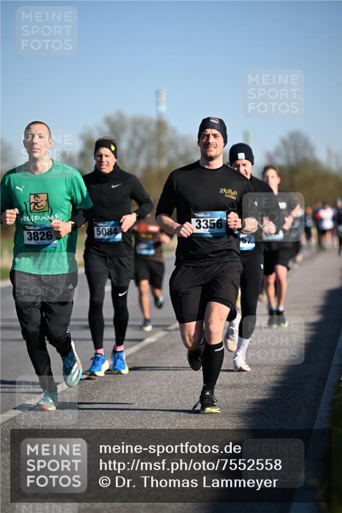 06.04.2025 - 44. Internationalen Wilhelmsburger Insellauf Dr. Thomas Lammeyer http://msf.ph/oto/7552558 06.04.2025 09:26:30 Laufen 3826, 5084, 916, 3356 meine-sportfotos.de