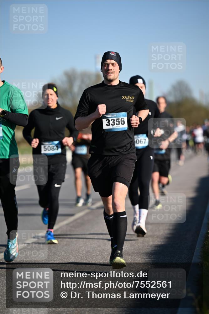 06.04.2025 - 44. Internationalen Wilhelmsburger Insellauf Dr. Thomas Lammeyer http://msf.ph/oto/7552561 06.04.2025 09:26:30 Laufen 5084, 3356, 067 meine-sportfotos.de