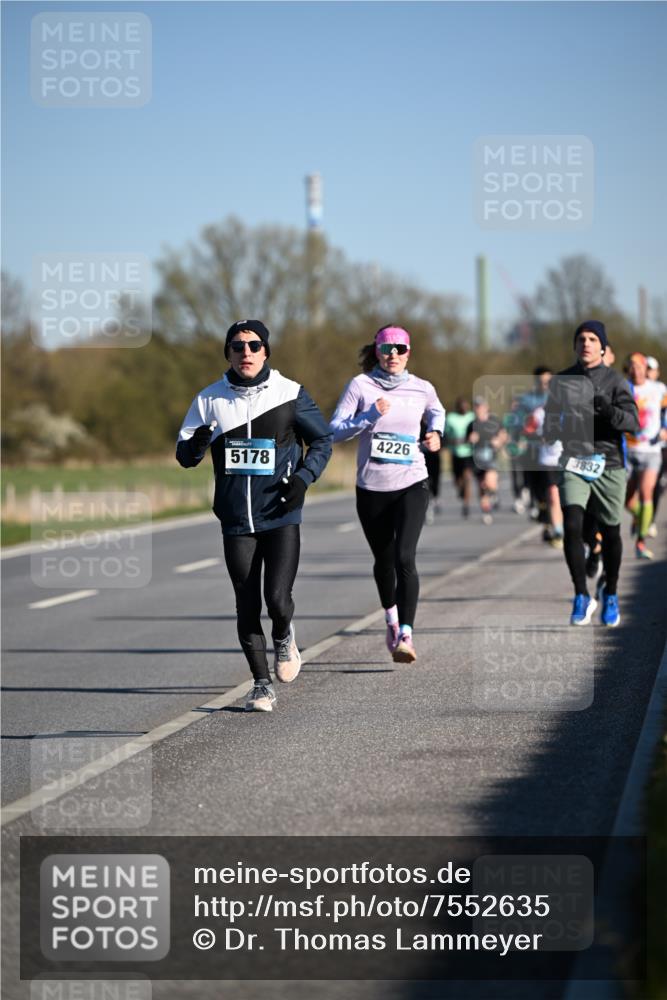 06.04.2025 - 44. Internationalen Wilhelmsburger Insellauf Dr. Thomas Lammeyer http://msf.ph/oto/7552635 06.04.2025 09:26:40 Laufen 4226, 5178, 3832 meine-sportfotos.de
