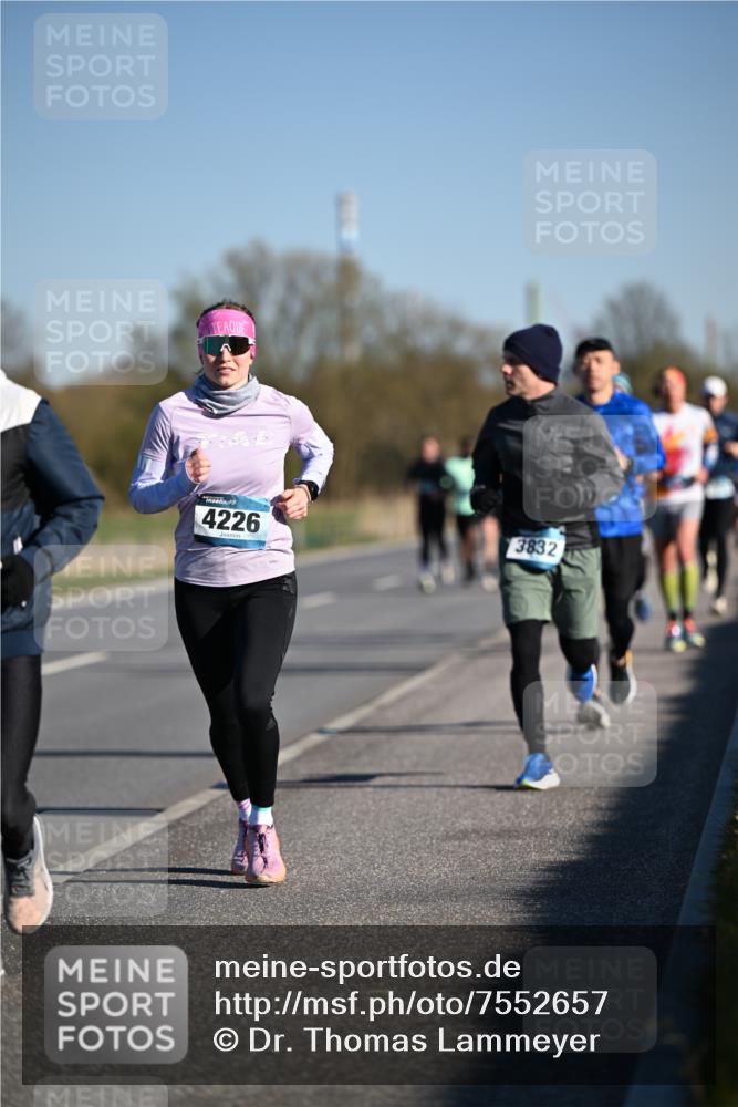 06.04.2025 - 44. Internationalen Wilhelmsburger Insellauf Dr. Thomas Lammeyer http://msf.ph/oto/7552657 06.04.2025 09:26:42 Laufen 4226, 3832 meine-sportfotos.de