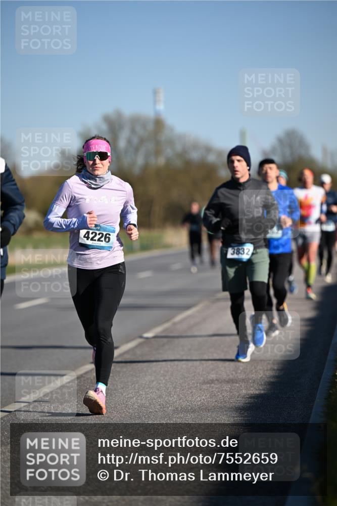 06.04.2025 - 44. Internationalen Wilhelmsburger Insellauf Dr. Thomas Lammeyer http://msf.ph/oto/7552659 06.04.2025 09:26:42 Laufen 4226, 3832 meine-sportfotos.de