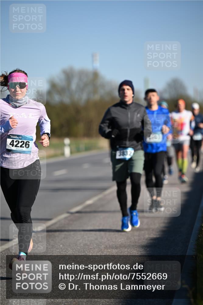 06.04.2025 - 44. Internationalen Wilhelmsburger Insellauf Dr. Thomas Lammeyer http://msf.ph/oto/7552669 06.04.2025 09:26:43 Laufen 4226, 3832 meine-sportfotos.de